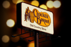 Cracker Barrel Hisseleri Zirveye Oynuyor! Temettü ve Yatırımcı Akını Dikkat Çekiyor