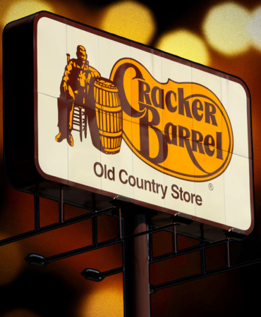 Cracker Barrel Hisseleri Zirveye Oynuyor! Temettü ve Yatırımcı Akını Dikkat Çekiyor