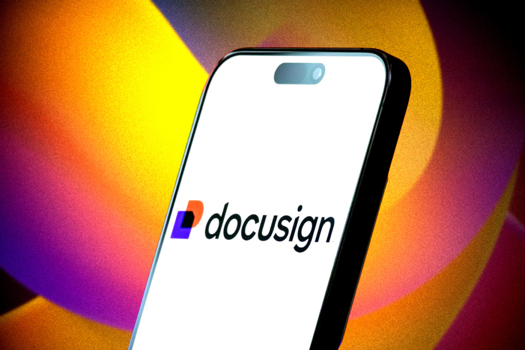 DocuSign Hisseleri Güçlü Çeyrek Sonuçları ve Yönetim Değişikliğiyle Yükseldi