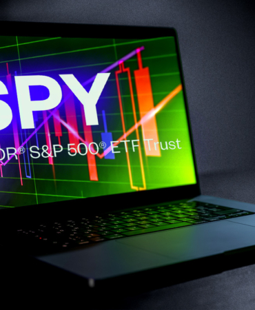 SPY Yatırımcıları Panikte Mi? Hükümet Krizi S&P 500’ü Dibe Mi Vuracak?