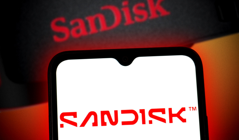 SanDisk’in S&P 500’e İlk Günü: Yüksek Hacim ve Sert Dalgalanmalar