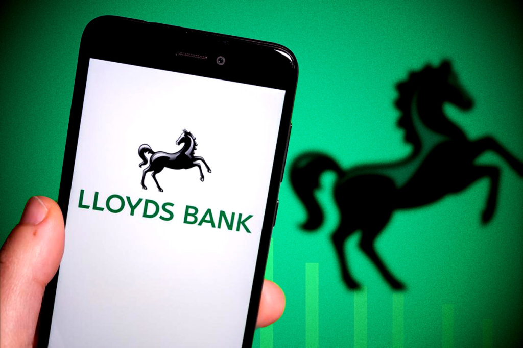 Teknoloji Hisselerini Unutun Yılın Piyasa Yıldızı Lloyds Oldu!