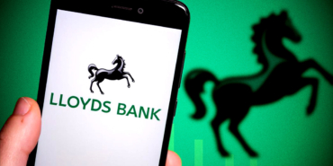 Teknoloji Hisselerini Unutun Yılın Piyasa Yıldızı Lloyds Oldu!