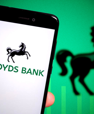 Teknoloji Hisselerini Unutun Yılın Piyasa Yıldızı Lloyds Oldu!